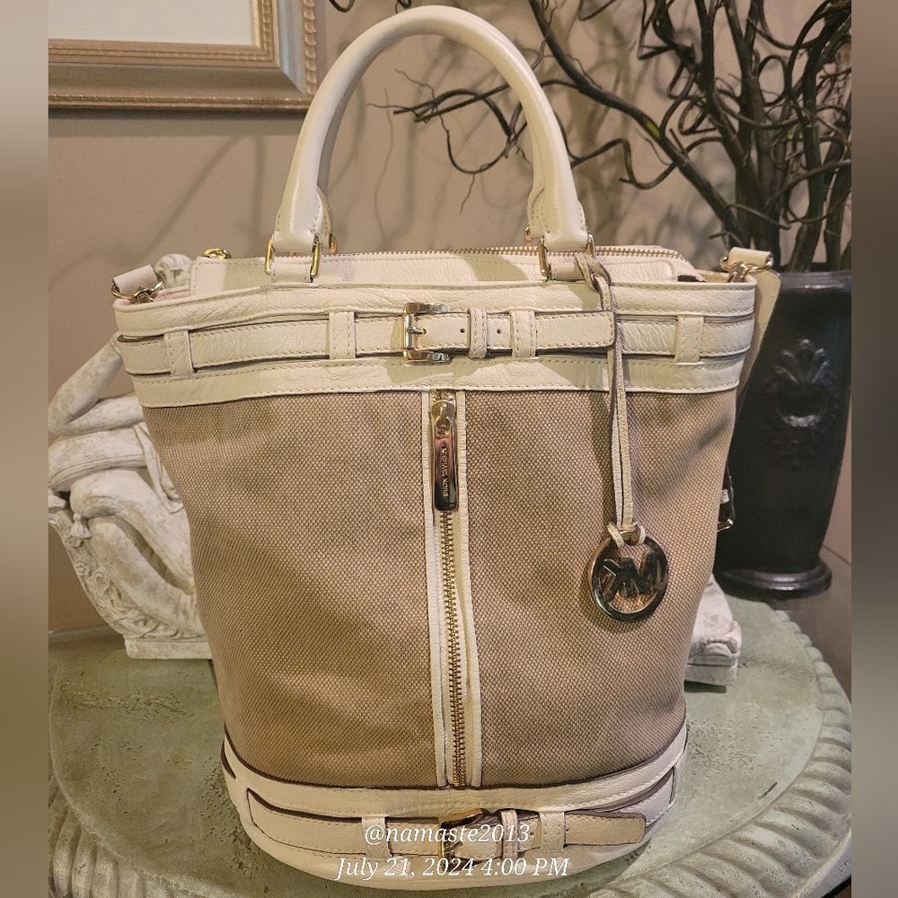 Retired Michael Kors Kingsbury Leather Bucket Satchel Designer Crossbody #795